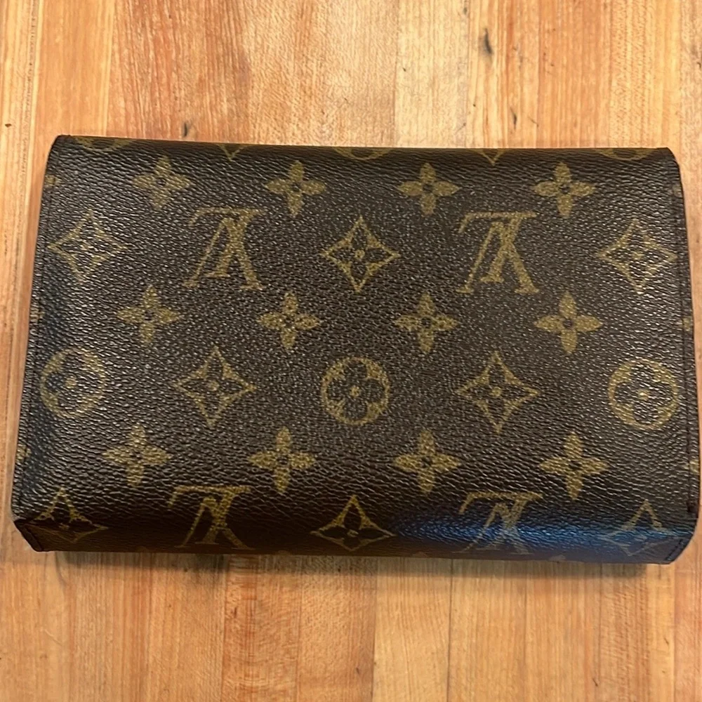 Louis Vuitton Monogram Pochette Passport TriFold Long Wallet - Picture 2 of 12